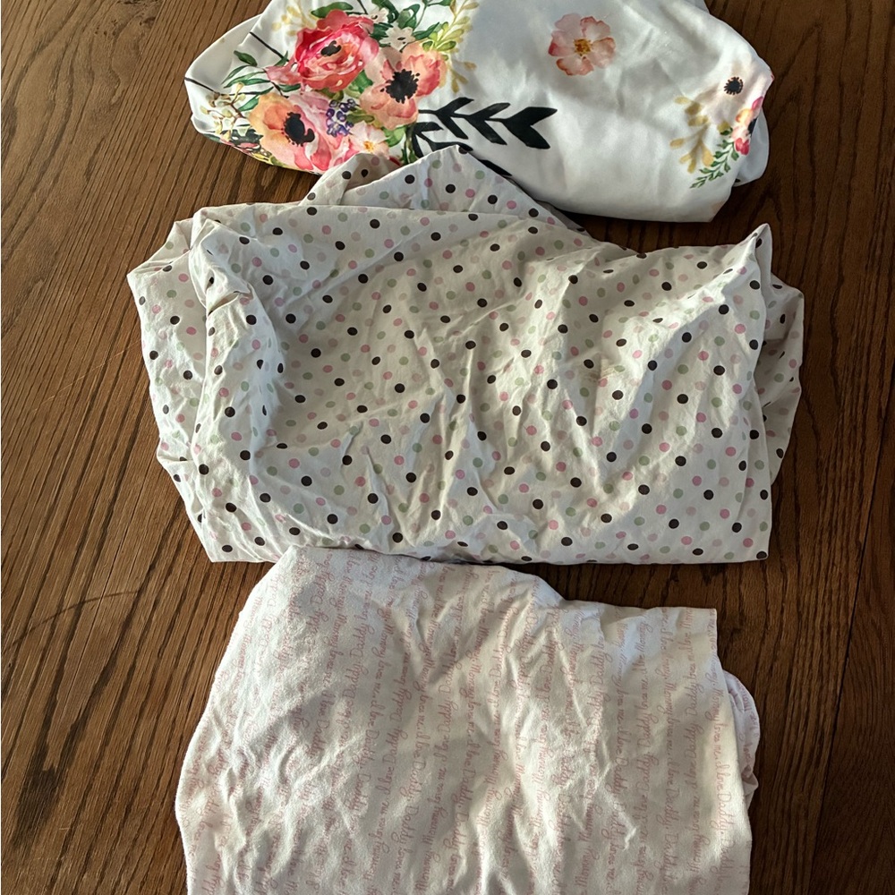 3 bundle baby crib sheets, good condition